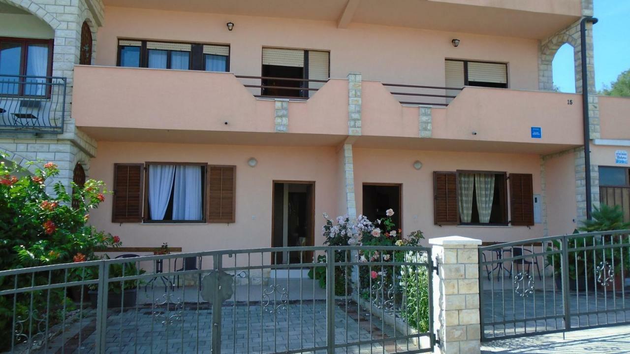 Apartmani A.Teskera Трогир Экстерьер фото